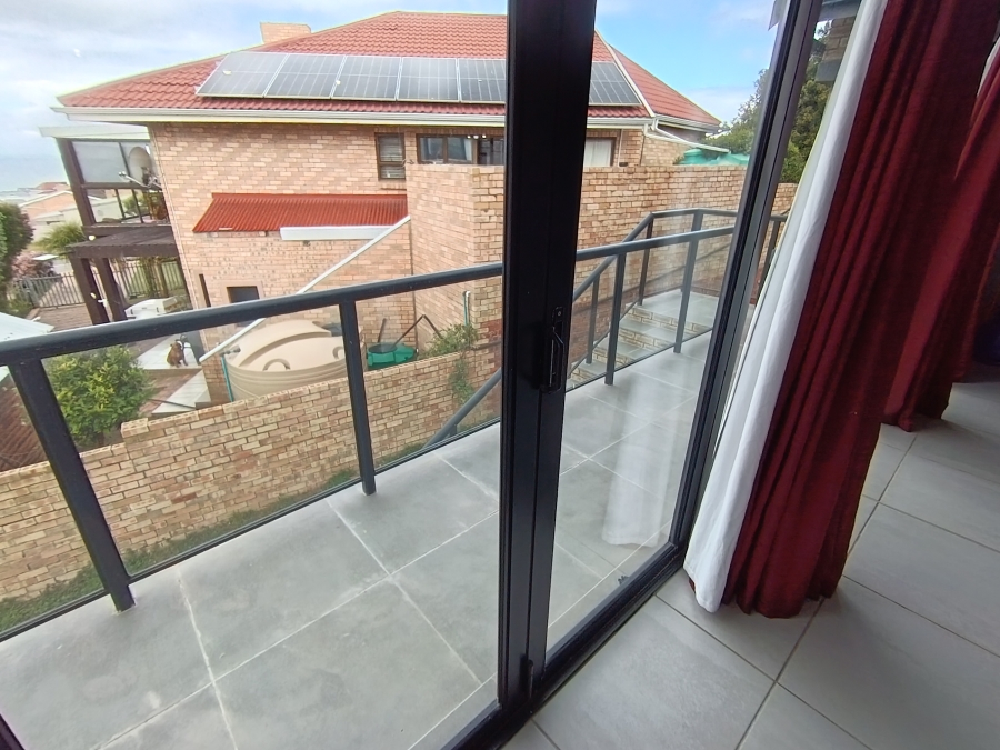 4 Bedroom Property for Sale in Wavecrest Eastern Cape